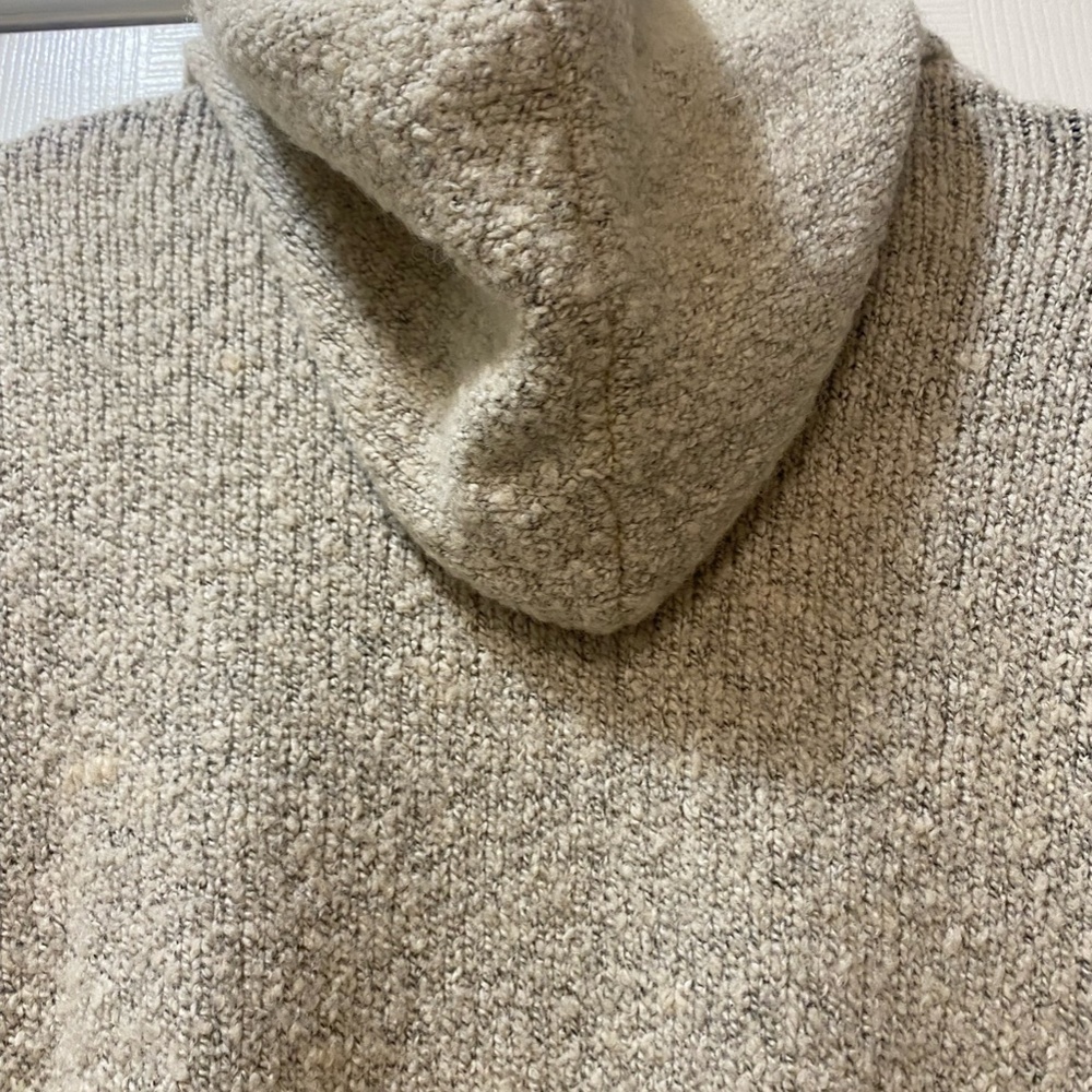 Hooded Jacket / Sweater - thick and heavy material - Picture 4 of 5